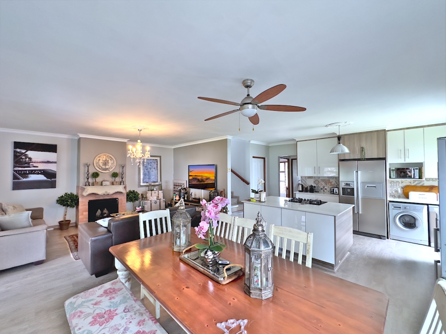 5 Bedroom Property for Sale in Luciana Country Estate Free State